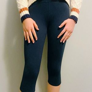 Navy lululemon cropped leggings